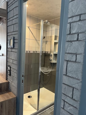 Dusche, Seife, Toilettenpapier