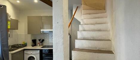 Dishwasher, cookware/dishes/utensils