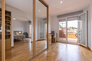 3 makuuhuonetta, silitysrauta/-lauta, ilmainen Wi-Fi, vuodevaatteet