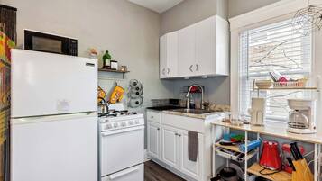 Cookware/dishes/utensils