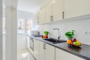 Fridge, microwave, oven, stovetop