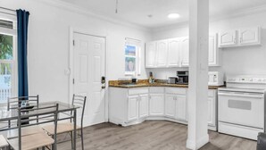 House | 2 bedrooms - American Dream Just Steps to the Beach (Hollywood)