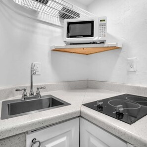 Apartment, Smoking