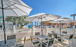 Apartment | 2 bedrooms - Beach Escape Corner Apartment (Hollywood)