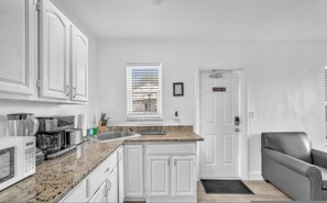 Apartment - Beach Escape Corner Apartment (Hollywood)