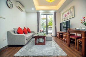 Exclusive Apartment, Courtyard View | Living area | 55-inch TV with cable channels, fireplace, heated floors - Sumitomo 2 - 12 Dao Tan (Hanoi)