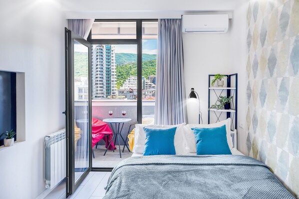 Comfort Apartment, City View | 1 bedroom, blackout drapes, iron/ironing board, free WiFi - HB apartments University (Tbilisi)