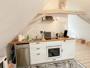 Kühlschrank, Mikrowelle, Ofen, Geschirrspüler