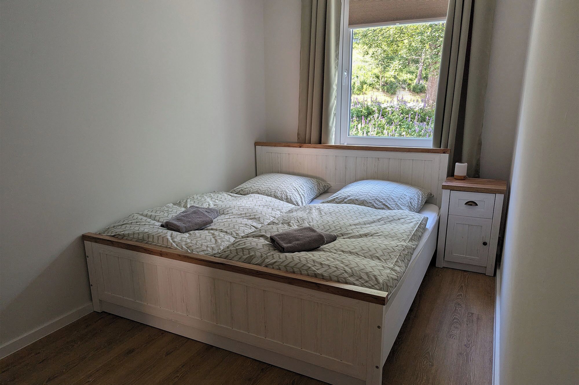 2 bedrooms, travel crib, free WiFi, bed sheets