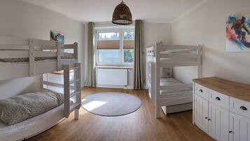 2 bedrooms, travel crib, free WiFi, bed sheets