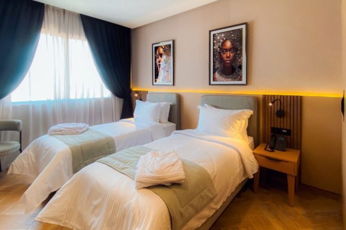 In-room safe, WiFi (free), bed sheets