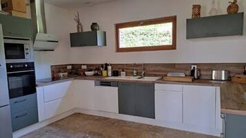 Réfrigérateur, micro-ondes, four, lave-vaisselle