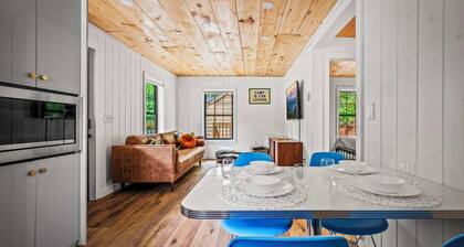 Cozy 2BR Cabin in Gatlinburg: Fire Pit & Fun!