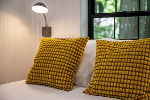 1 bedroom, WiFi, bed sheets - Cozy Gburg Cabin Getaway: Fire Pit & Fun, Pets OK (Gatlinburg)