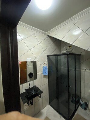 Chambre Confort | Salle de bain | Serviettes fournies