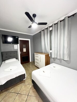 Classic Double or Twin Room | Free WiFi, bed sheets - HOSTEL ANPRADO (Guarulhos)