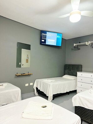 Chambre quadruple classique | Accès au Wi-Fi (inclus), literie fournie