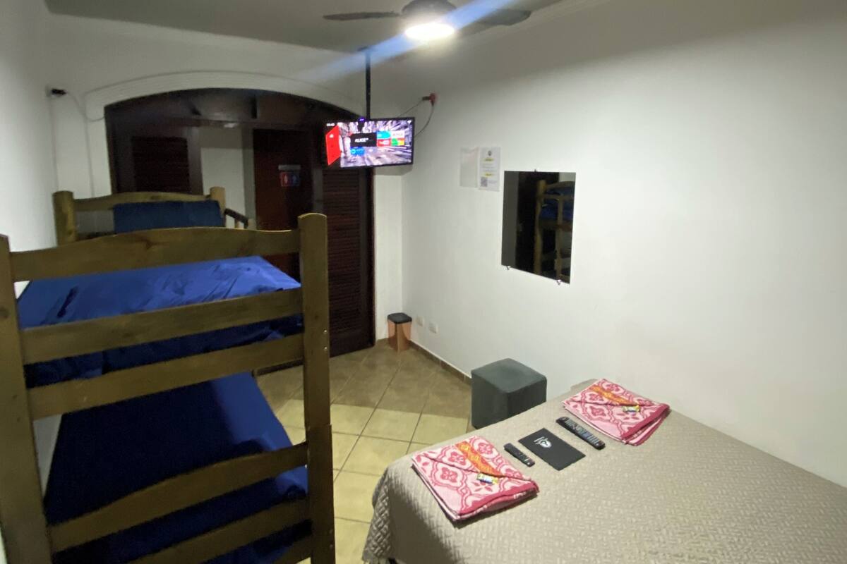 Classic Quadruple Room | Free WiFi, bed sheets