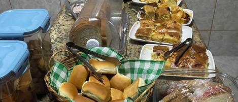 Petit déjeuner buffet (20 BRL par personne)