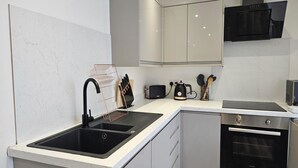アパートメント | 専用キッチン | 冷蔵庫、電子レンジ、オーブン、コンロ