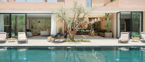 Piscina all'aperto, una piscina riscaldata