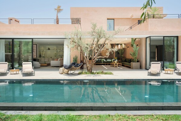 Piscina externa, piscina aquecida