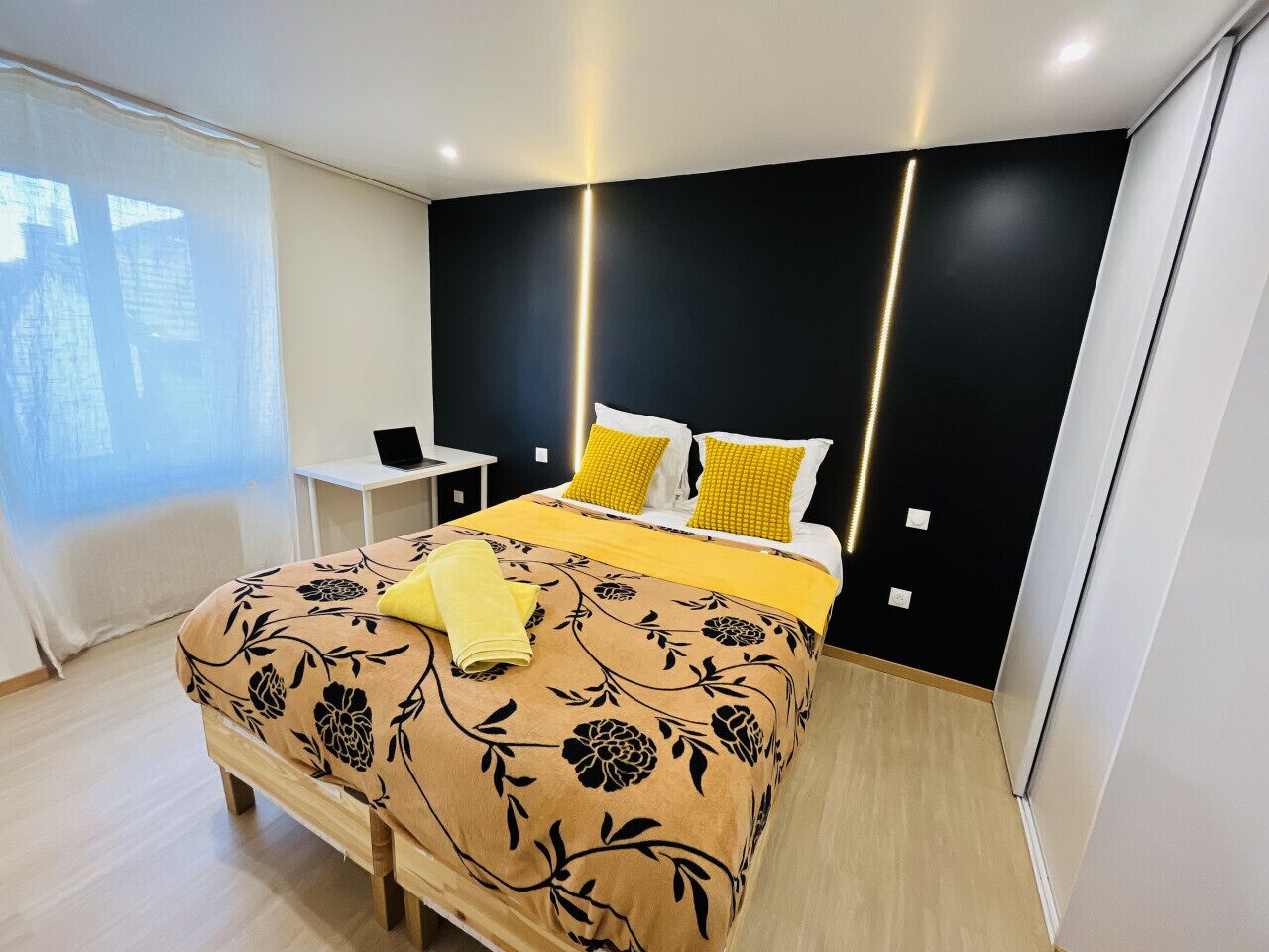 1 chambre, bureau, lit parapluie, Wi-Fi