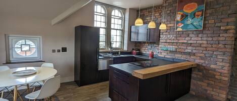 Apartemen | Dapur pribadi | Lemari es, microwave, oven, dan kompor