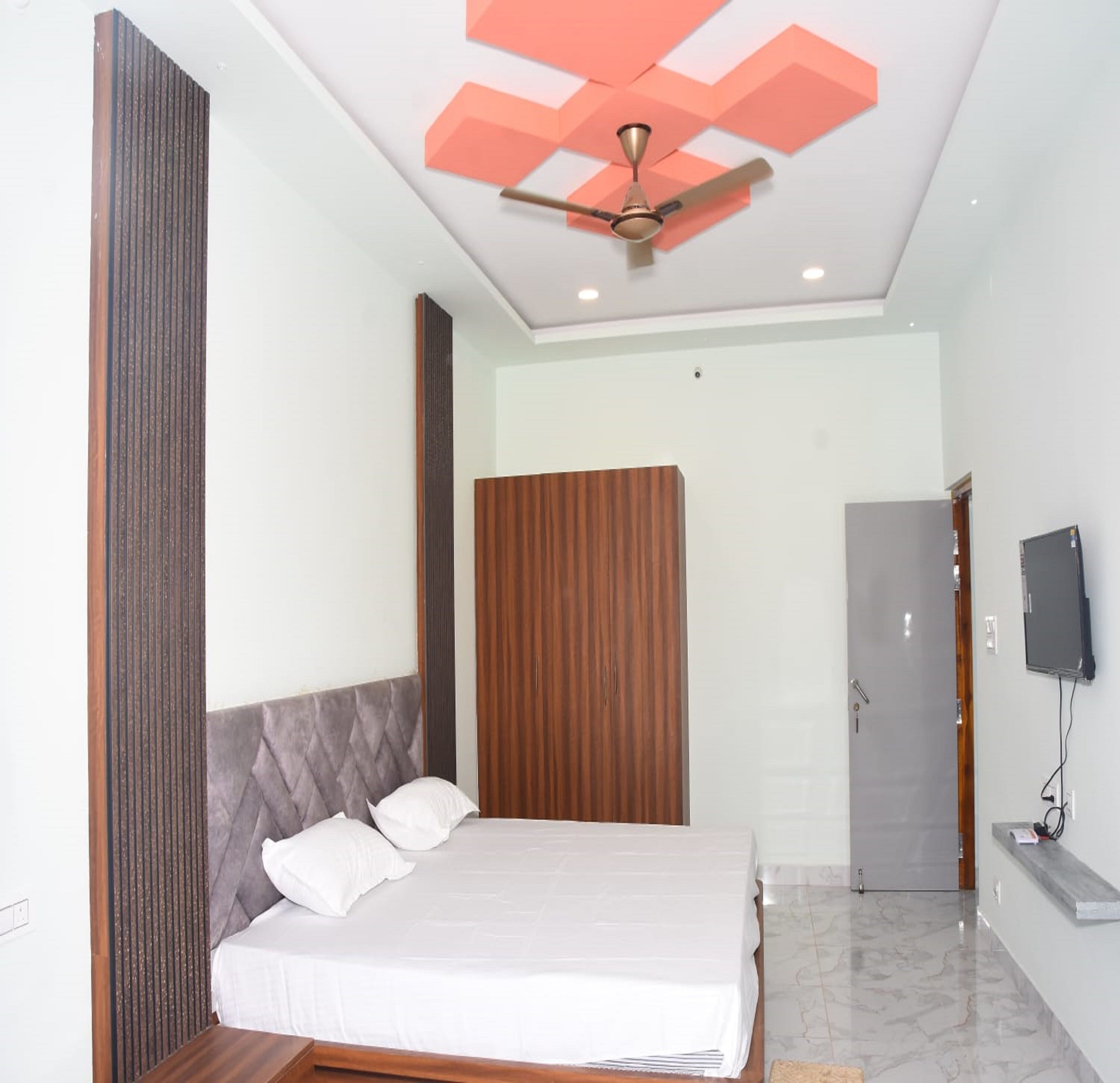 Double Room | Hypo-allergenic bedding, desk, free WiFi, bed sheets