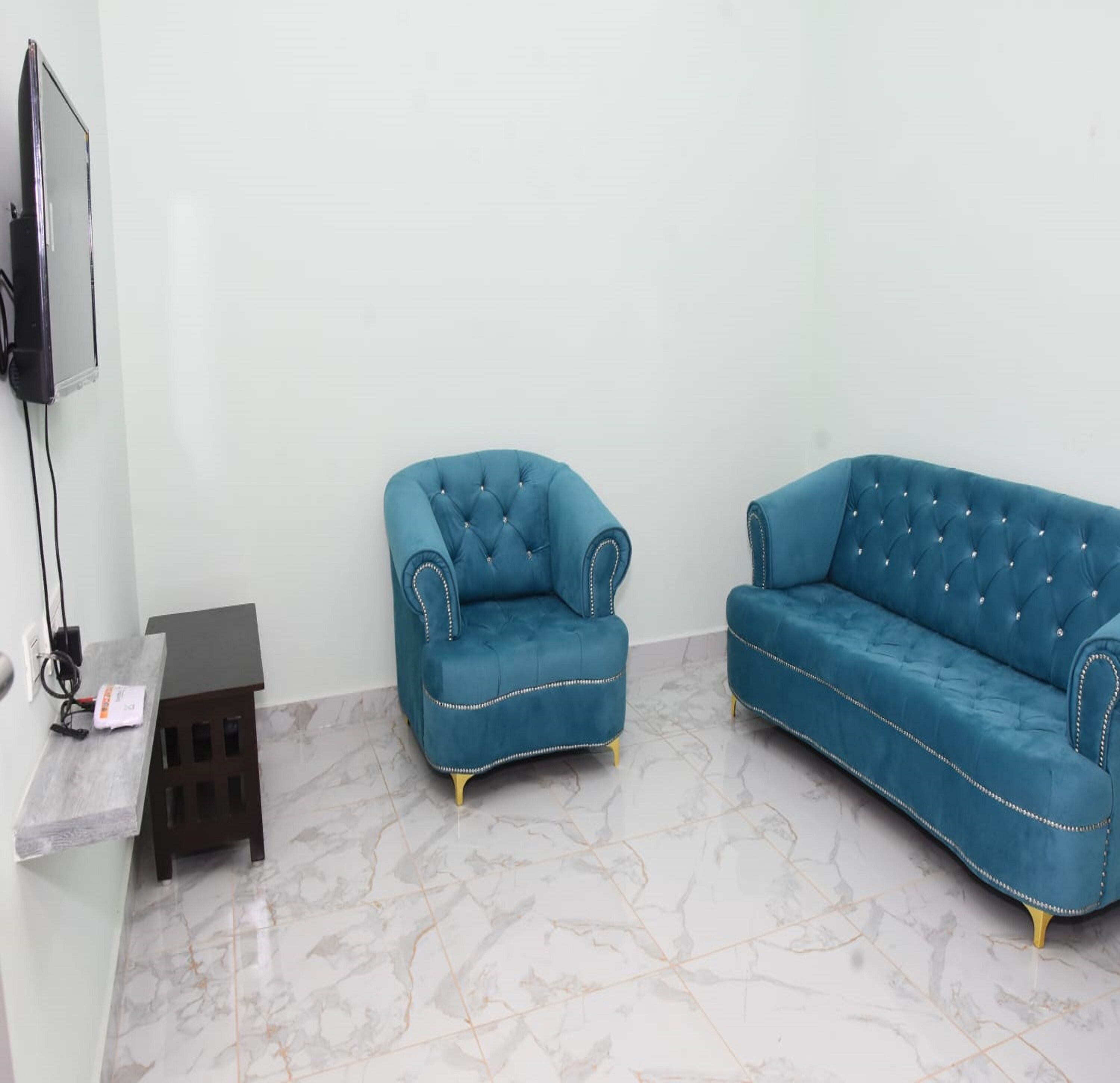 Suite | Hypo-allergenic bedding, desk, free WiFi, bed sheets