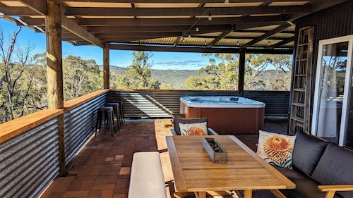 Abercrombie Ridge - Lux LODGE and BARN Spa Retreat - Pet-friendly