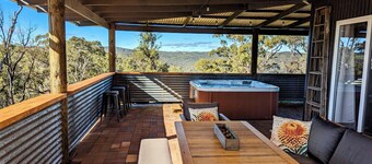 Abercrombie Ridge - Lux LODGE and BARN Spa Retreat - Pet-friendly