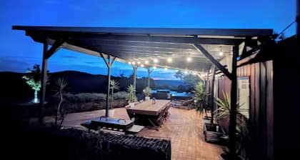 Abercrombie Ridge - Lux LODGE and BARN Spa Retreat - Pet-friendly