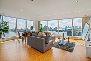 Interior - MARINA VIEW HAVEN- Stylish 2-Bedroom Retreat Near Excel London. (London)