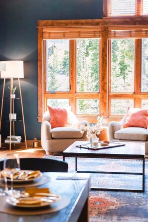 Interior - ✨ Seasons at BlueSky - Lux Penthouse 🏔️ Ski In/Ski Out 🎿 Spa 🧖‍♀️Resort Pool (Breckenridge)