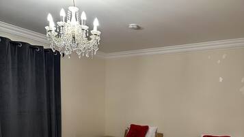 House | 5 bedrooms, free WiFi, bed sheets