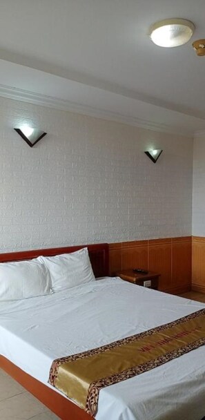 Double Room | Soundproofing, free WiFi, bed sheets - Viet Thai Hotel (Hong Linh)