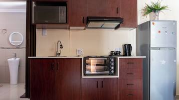 Family Studio Suite | Private kitchen | Electric kettle