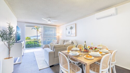 Bella Vista, 8-19 Shoal Bay Rd - views, air con and Wi-Fi