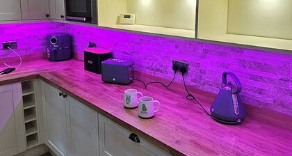 Delightful Space-view Farmhouse Astronauts Lodge