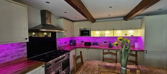 Delightful Space-view Farmhouse Astronauts Lodge