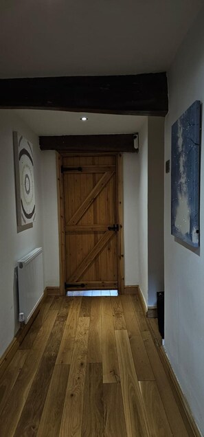 المنشأة من الداخل