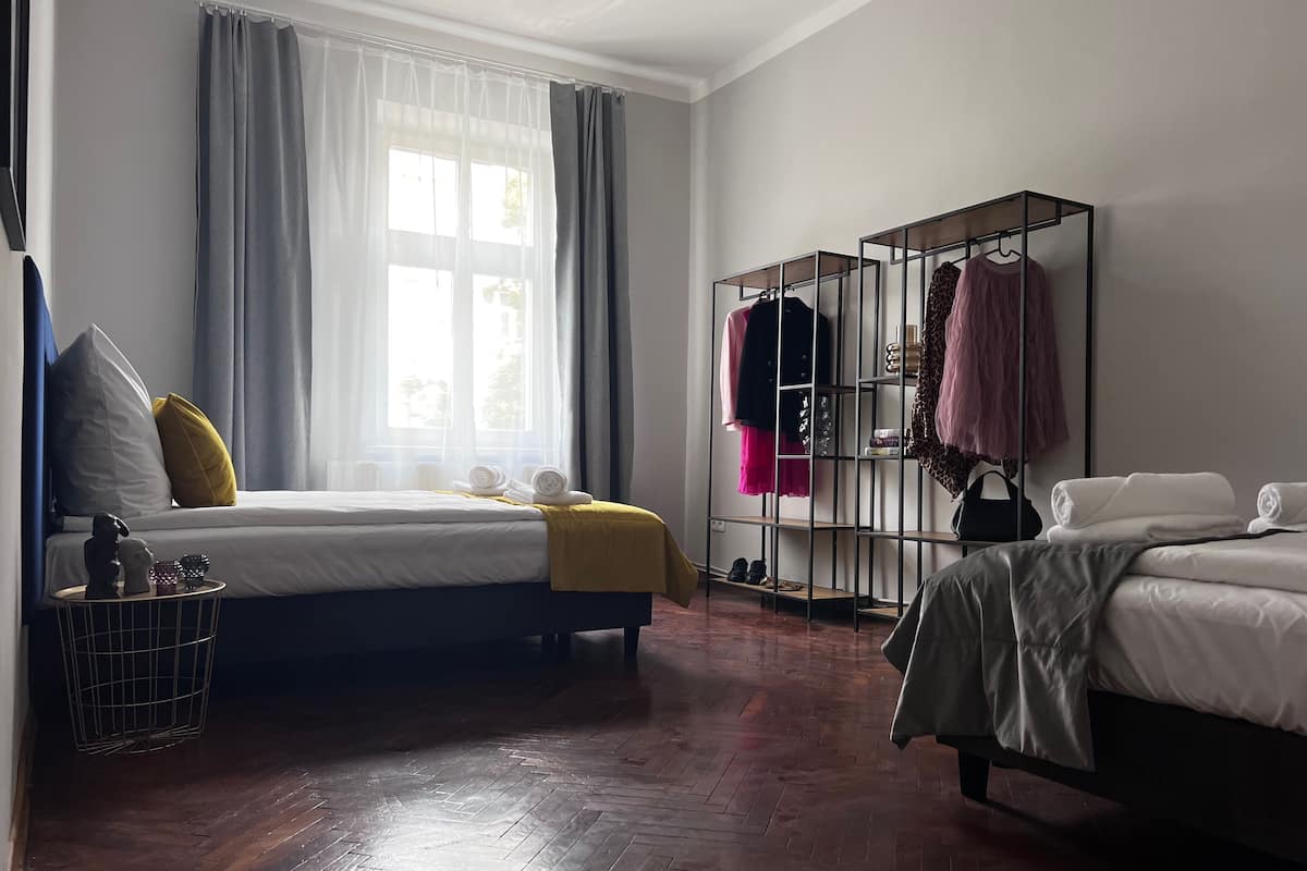 Apartamento familiar | 2 dormitorios, ropa de cama hipoalergénica, mobiliario individual