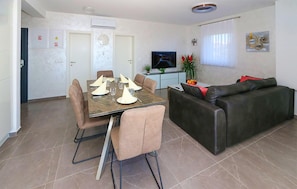 Interior - Beach front apartment in Mandre with WiFi (Mandre)