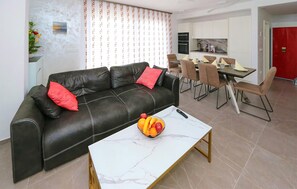 Smart TV - Amazing apartment in Mandre with WiFi (Mandre)