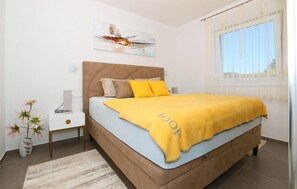 2 bedrooms, in-room safe, iron/ironing board, travel crib - Amazing apartment in Mandre with WiFi (Mandre)