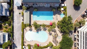 Et oppvarmet basseng