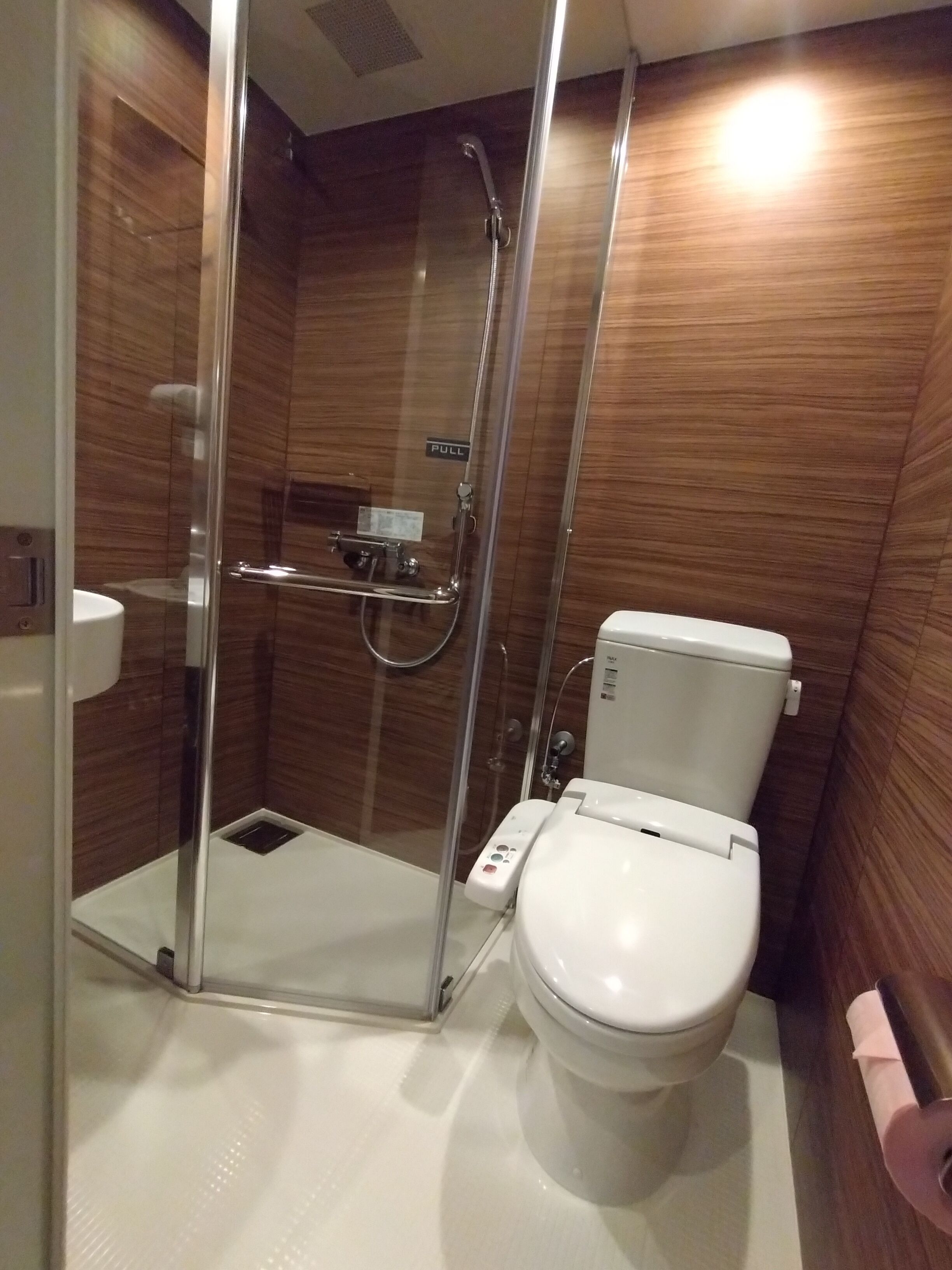 Ducha, artículos de tocador ecológicos, secador de pelo, bidet