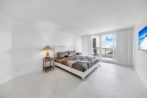 4 slaapkamers, een bureau, een strijkplank/strijkijzer, wifi