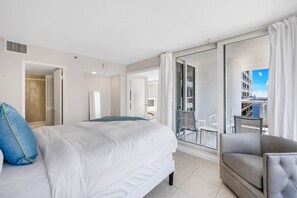 2 間睡房、書桌、熨斗/熨衫板、可攜式嬰兒床